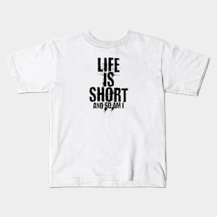 Life is short and so am i Kids T-Shirt